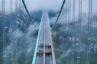 Çin’in Guizhou Eyaletinde Huajiang Kanyon Köprüsü Hizmete Açıldı