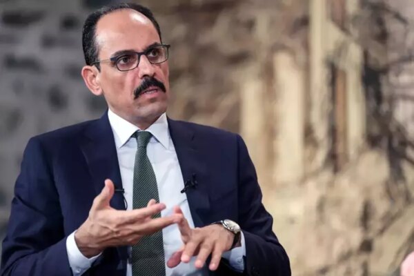 İbrahim Kalın’ın “Heidegger’in Kulübesine Yolculuk” Kitabı Zirvede