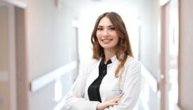 Uzmanından Kritik Uyarı: Saç Dökülmesinde Bilinçsiz Vitamin Kullanımı Sorunu Büyütüyor