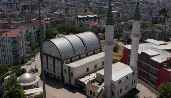 Bursa’da Kubbesi Sunroof Gibi Açılan Cami