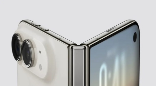 Apple'ın katlanabilir telefonu yok sattı! Stoklar 2 dakikada bitti