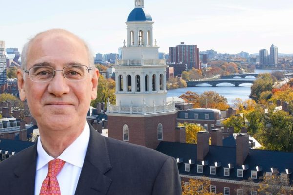 Harvard Tarihinde Bir İlk! Türk Profesör Rıfat Atun